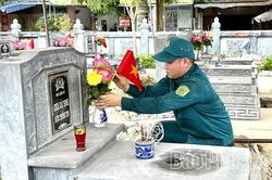 Những người lính “sao vuông” góp sức tìm tên các Anh hùng liệt sĩ