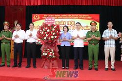 Đồng chí Chủ nhiệm Ủy ban Kiểm tra Tỉnh ủy dự Ngày hội Toàn dân bảo vệ an ninh Tổ quốc tại xã Ngọc Chiến