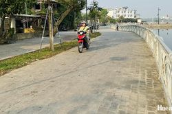 Tăng cường xử lý xe máy đi vào đường đi bộ ven sông Như Ý