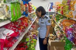 Hà Nội kiểm soát thực phẩm Trung thu từ nguyên liệu đến điểm bán