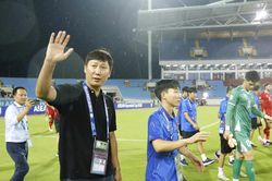 HLV Kim Sang-sik đứng trước cơ hội lập kỷ lục chưa từng có cùng tuyển Việt Nam