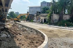 Giải phóng mặt bằng cầu vượt đường sắt Phủ Lý được đẩy nhanh sau phản ánh của Báo Xây dựng