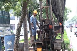 Những mũi khoan đầu tiên cho cầu vượt 4 làn, dài gần 1.000m cửa ngõ Tây Nam Hà Nội