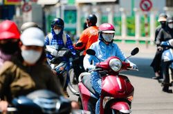 Dự báo thời tiết ngày 12/8: Nắng nóng tiếp diễn ở Bắc Bộ, Trung Bộ; phía Nam mưa lớn