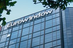 Hoạt động ngân hàng 'kín tiếng' của ông chủ Eurowindow Holding