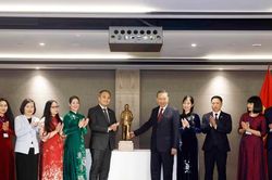 Tổng B&iacute; thư, Chủ tịch nước T&ocirc; L&acirc;m thăm cộng đồng người Việt tại New Zealand
