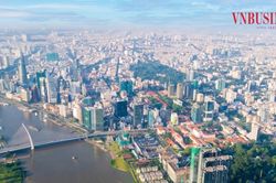 Tay to vung tiền săn nhà đất 'ngộp'