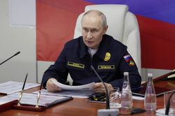 Ông Putin cảnh báo đáp trả nếu phương Tây bắt giữ tàu Nga