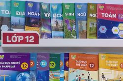 Hà Nội xây dựng lộ trình miễn phí sách giáo khoa