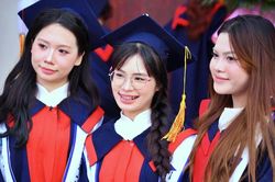 Xây dựng vị thế đại học tinh hoa không thể bằng học phí