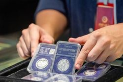 Giá bạc ngày 12/8: Giá bạc thế giới áp sát mốc 70 USD/ounce, bạc trong nước giảm nhẹ