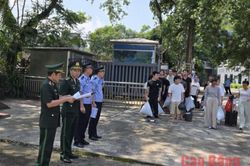 Đồn Biên phòng Pác Bó trao trả và tiếp nhận 30 công dân xuất, nhập cảnh trái phép