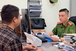 Thi hành Lệnh bắt giam, khám xét nơi ở của ông chủ nhà sách Tăng Tiến