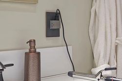 Vì sao phòng tắm hiện đại ngày càng cần ổ điện?