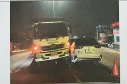 Tìm người chứng kiến vụ tai nạn liên hoàn giữa 3 ô tô trên Đại lộ Bình Dương