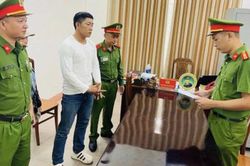 Bắt tạm giam tài xế đánh đồng nghiệp vì tranh giành khách