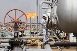 Giá xăng dầu hôm nay 12/8: Eo biển Hormuz căng thẳng, giá dầu tiếp tục tăng