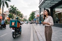 Mất sóng vài phút ở thang máy đã bị shipper huỷ đơn 'vì không nghe điện thoại'