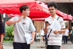Điểm chuẩn 2026: Ngôn ngữ Anh, Trung Quốc tiếp tục được săn đón