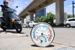 Dự b&aacute;o thời tiết 13/8: Miền Bắc v&agrave; miền Trung nắng n&oacute;ng gay gắt tr&ecirc;n 37&deg;C