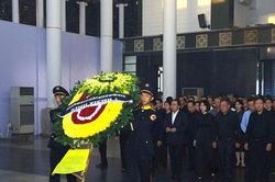 L&atilde;nh đạo th&agrave;nh phố H&agrave; Nội viếng Ph&oacute; Chủ tịch HĐND th&agrave;nh phố Phạm Qu&iacute; Ti&ecirc;n