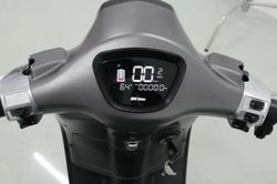 Cầm lái xe máy điện giá 20 triệu đồng 'bao phê' thiết kế nhỏ gọn, đèn vuông, đi quãng đường tới 80km/lần sạc