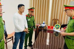 Tạm giữ hình sự tài xế đánh đồng nghiệp giữa đường
