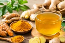 7 lợi ích của nghệ và gừng đối với người cholesterol cao