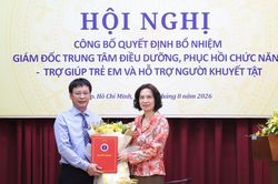 Thứ trưởng Bộ Y tế y&ecirc;u cầu n&acirc;ng chất lượng chăm s&oacute;c người khuyết tật
