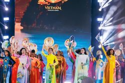 Thí sinh Miss World 2026 khoe sắc trong tà áo dài truyền thống tại Vịnh Hạ Long