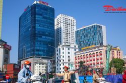 CSGT Hà Nội 'căng mình' giữ nhịp giao thông trên những tuyến đường 'Ba nhất'