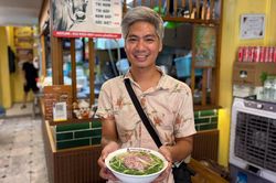 Đích tôn nhà phở Thìn Bờ Hồ bỏ việc về bán phở