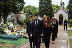 Messi chia sẻ tâm thư tri ân cha, hé lộ khả năng giải nghệ