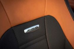 Mercedes bị kiện vì logo AMG trên lưng ghế