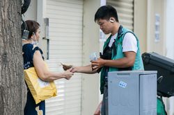 S&agrave;n thương mại tăng ph&iacute;, chủ shop online n&acirc;ng gi&aacute; b&aacute;n l&agrave; xong?