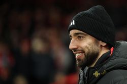 Bruno Fernandes cuối c&ugrave;ng cũng c&oacute; người chia lửa