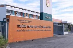 323 thí sinh đến làm thủ tục thi lại tại Tuyên Quang