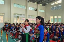Thanh Hóa cấp đồ dùng, học phẩm cho học sinh nội trú vùng biên
