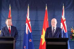 Tổng Bí thư, Chủ tịch nước Tô Lâm và Thủ tướng New Zealand gặp gỡ báo chí, chứng kiến trao văn kiện hợp tác