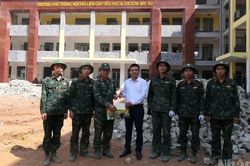 [Ảnh] Tuyên Quang: Lực lượng quân đội góp sức xây trường biên giới Pà Vầy Sủ