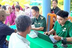 Trao ánh sáng, thắt chặt tình quân dân nơi cực nam Tổ quốc