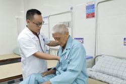 [Video] Cứu sống người bệnh ngừng tim 15 lần li&ecirc;n tiếp