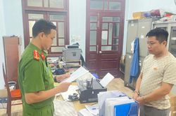 Chủ quán cà-phê gá bạc