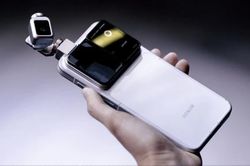 Robot Phone với camera gimbal tự chuyển động bằng AI