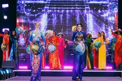 111 thí sinh Miss World trình diễn áo dài nổi bật ở Vịnh Hạ Long