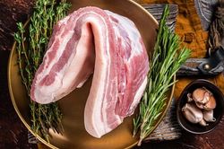 Giá heo hơi hôm nay 13/8: Trượt mốc 60.000 đồng/kg, giảm trên cả 3 miền, cả nước dao động trong khoảng 57.000 - 59.000 đồng/kg