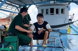 Cứu nạn tàu cá cùng 5 thuyền viên gặp nạn trên biển