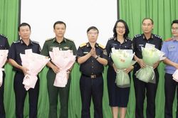 Thứ trưởng Bộ Tài chính biểu dương lực lượng phá chuyên án hơn 1,2 tấn ngà voi