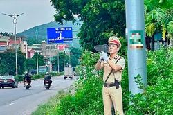Mạng xã hội khen nức nở 'chiêu' đặt mô hình CSGT bắn tốc độ ở Quảng Ninh