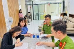 Dùng tài khoản cá nhân 'né' thuế, chủ doanh nghiệp vàng bạc bị khởi tố